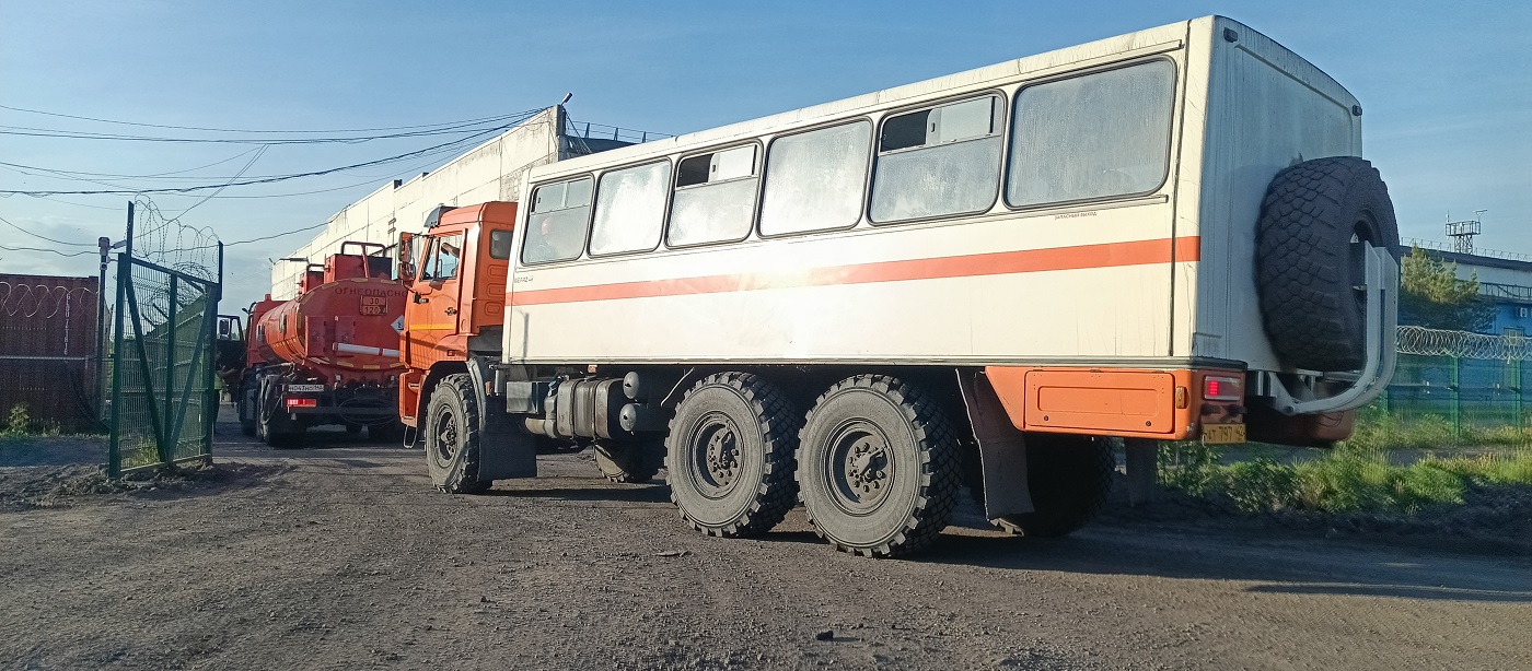 Вахтовые перевозки сотрудников автобусами и спецтехникой в Иркутской области