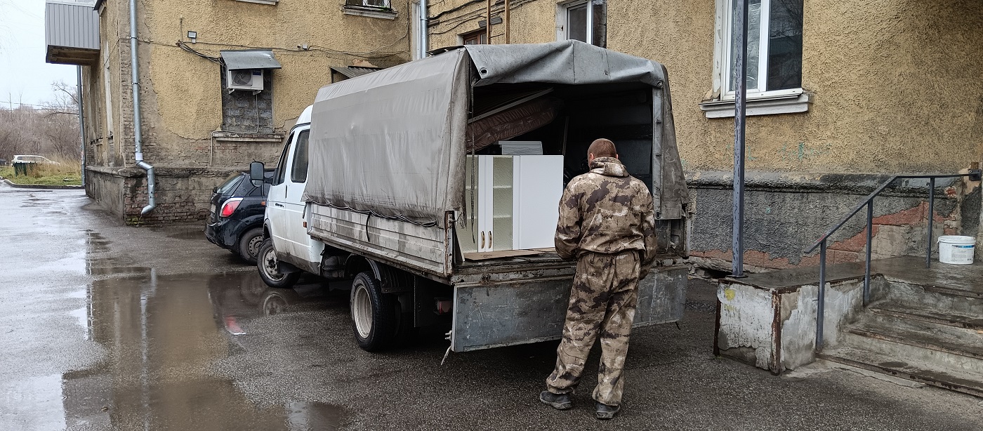 Квартирные перевозки. Погрузка мебели в Газель в Иркутской области